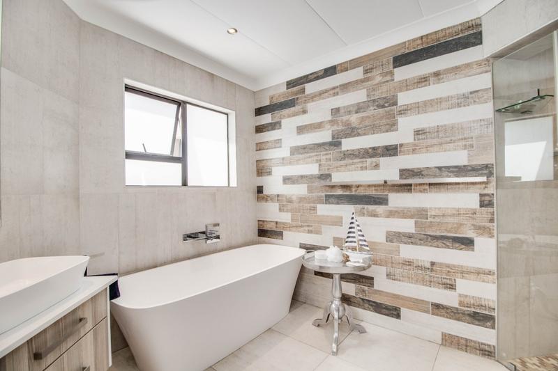 To Let 4 Bedroom Property for Rent in Dainfern Golf Estate Gauteng