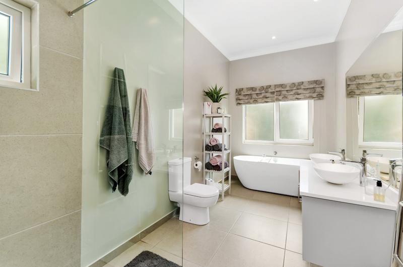 To Let 4 Bedroom Property for Rent in Dainfern Golf Estate Gauteng