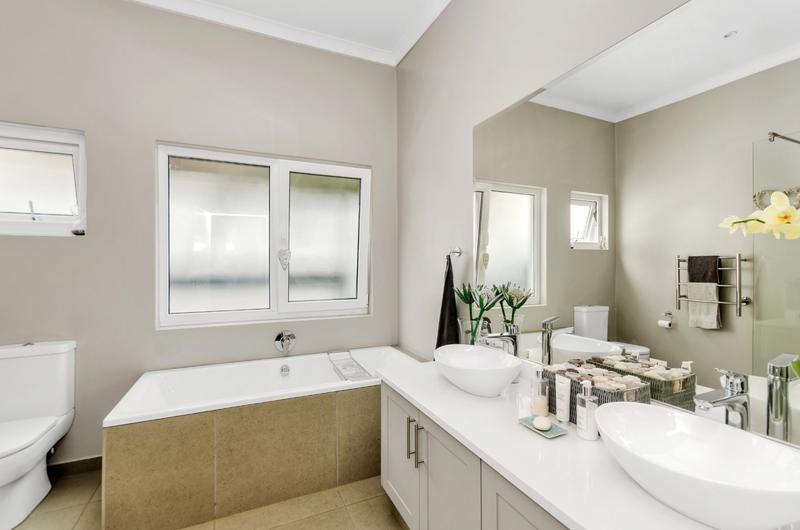 To Let 4 Bedroom Property for Rent in Dainfern Golf Estate Gauteng