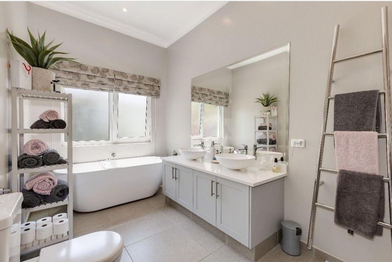 To Let 4 Bedroom Property for Rent in Dainfern Golf Estate Gauteng