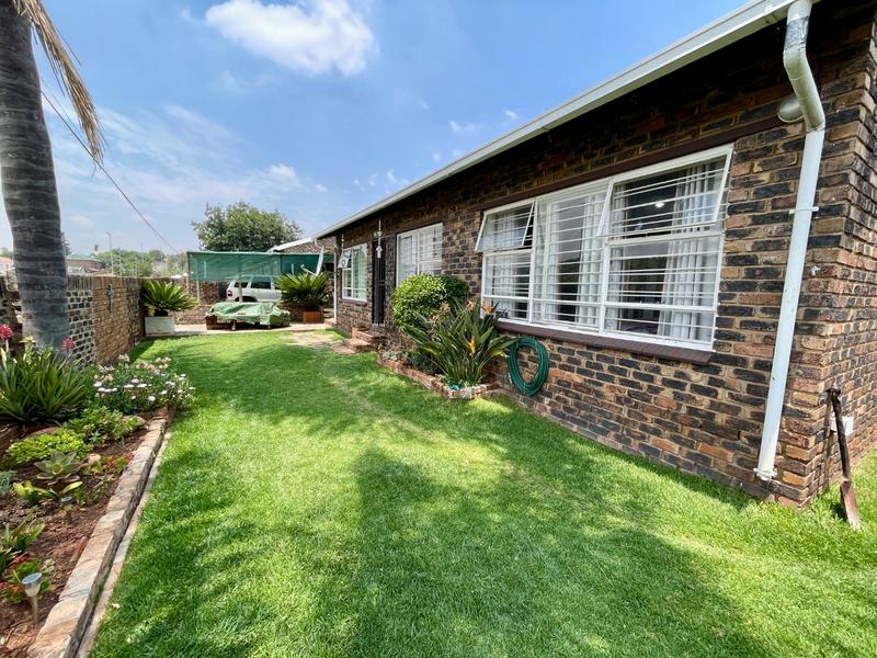 3 Bedroom Property for Sale in Rangeview Gauteng