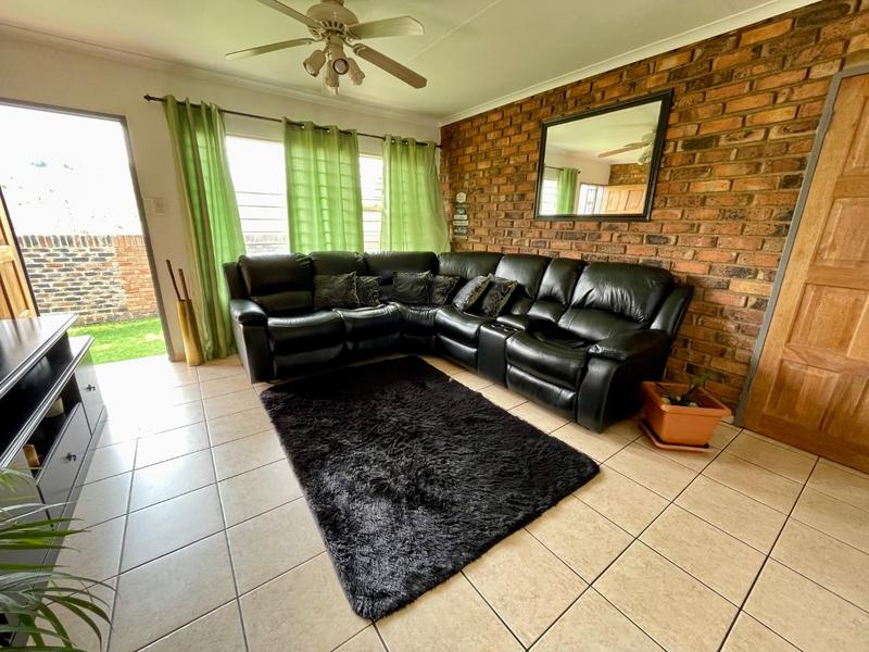 3 Bedroom Property for Sale in Rangeview Gauteng