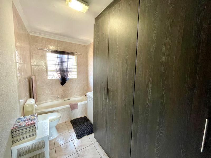 3 Bedroom Property for Sale in Rangeview Gauteng