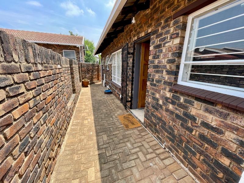 3 Bedroom Property for Sale in Rangeview Gauteng