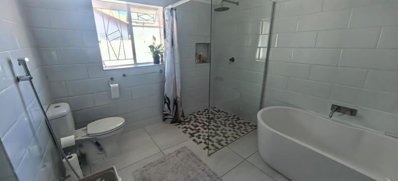 4 Bedroom Property for Sale in Sophiatown Gauteng