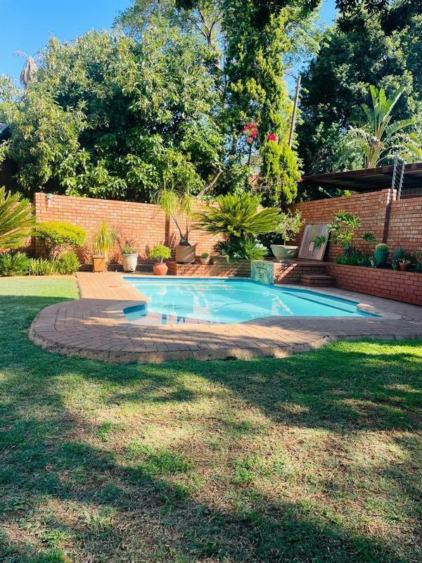 4 Bedroom Property for Sale in Zwartkop Gauteng