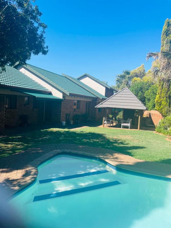 4 Bedroom Property for Sale in Zwartkop Gauteng