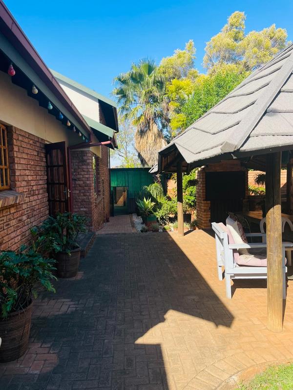 4 Bedroom Property for Sale in Zwartkop Gauteng