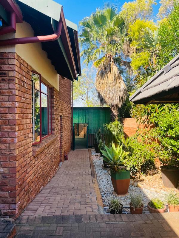 4 Bedroom Property for Sale in Zwartkop Gauteng