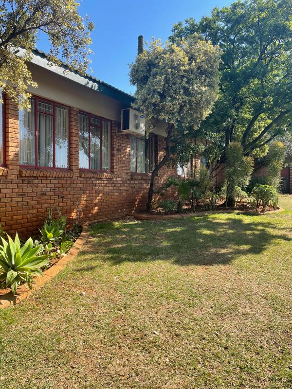 4 Bedroom Property for Sale in Zwartkop Gauteng