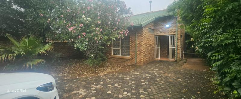 To Let 3 Bedroom Property for Rent in Greenhills Gauteng