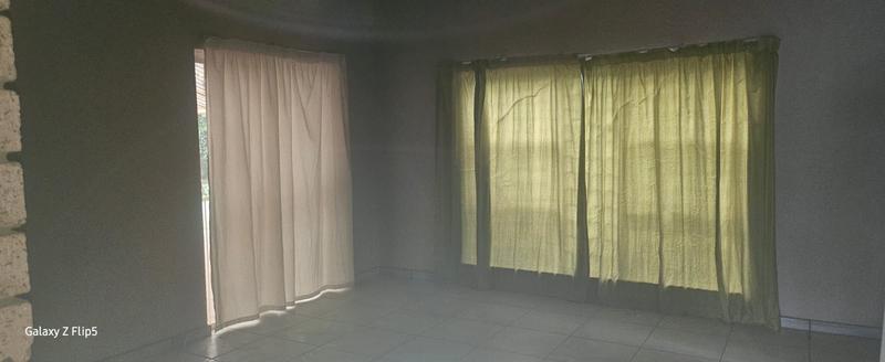 To Let 3 Bedroom Property for Rent in Greenhills Gauteng