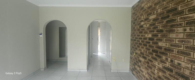 To Let 3 Bedroom Property for Rent in Greenhills Gauteng