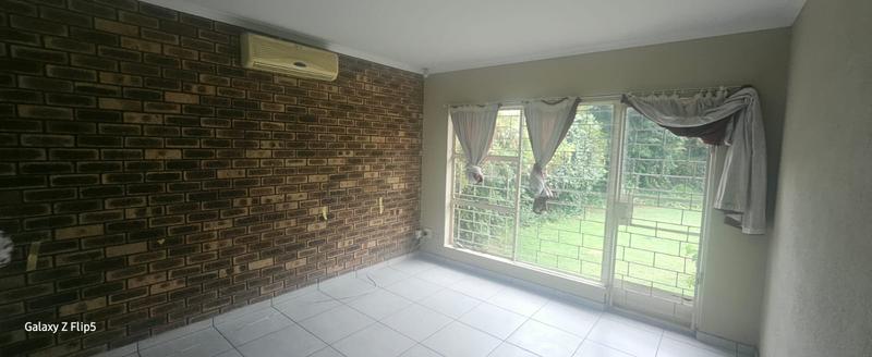 To Let 3 Bedroom Property for Rent in Greenhills Gauteng
