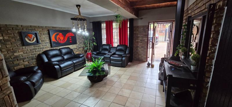 4 Bedroom Property for Sale in Dorandia Gauteng