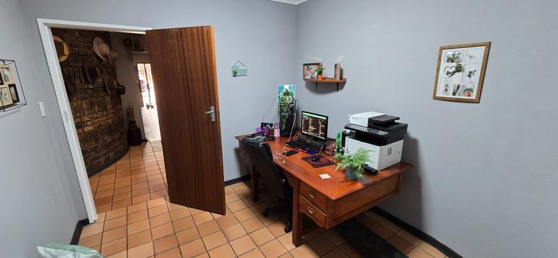 4 Bedroom Property for Sale in Dorandia Gauteng