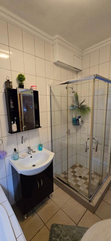 4 Bedroom Property for Sale in Dorandia Gauteng