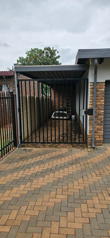4 Bedroom Property for Sale in Dorandia Gauteng