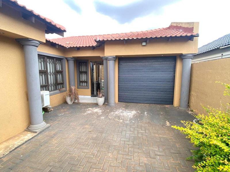 3 Bedroom Property for Sale in Protea Glen Gauteng