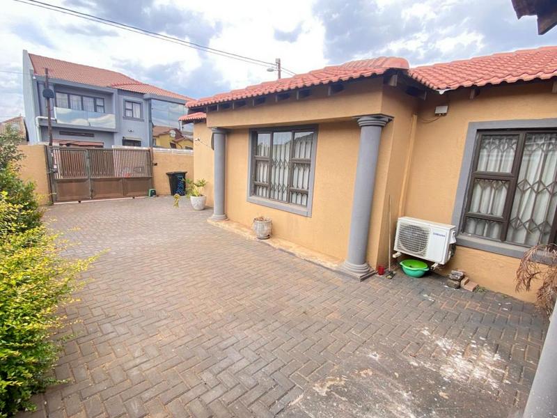3 Bedroom Property for Sale in Protea Glen Gauteng