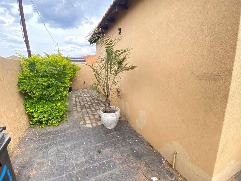 3 Bedroom Property for Sale in Protea Glen Gauteng