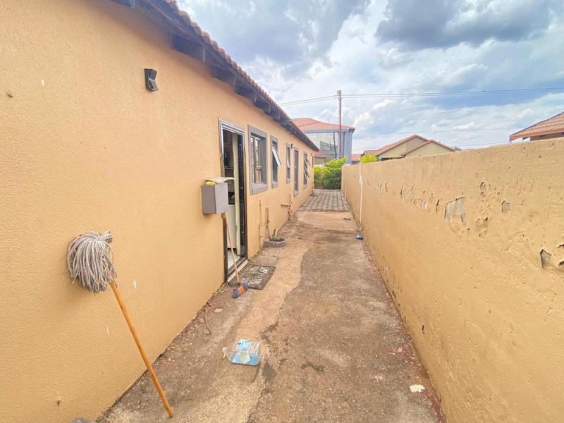 3 Bedroom Property for Sale in Protea Glen Gauteng