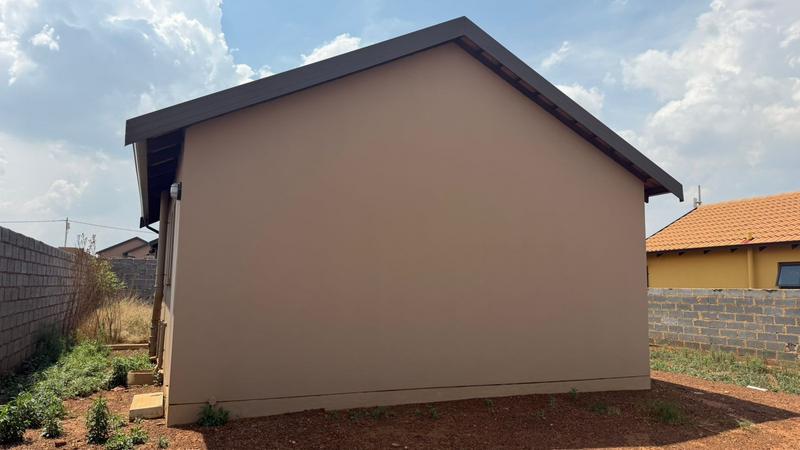 2 Bedroom Property for Sale in Toekomsrus Gauteng