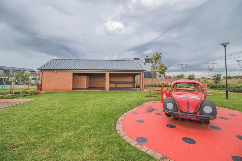 6 Bedroom Property for Sale in Midstream Heights Gauteng