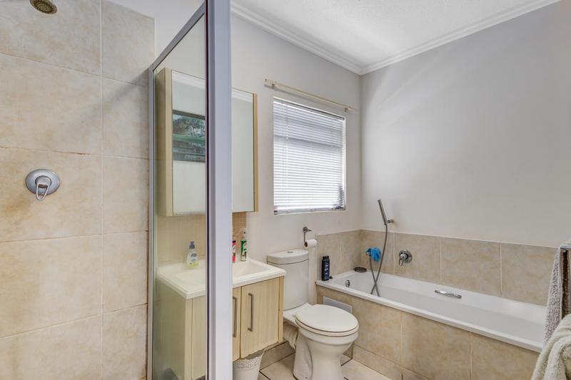 1 Bedroom Property for Sale in Lonehill Gauteng