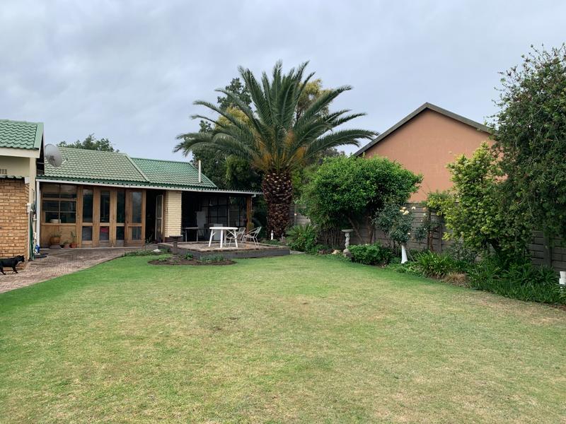 4 Bedroom Property for Sale in Flora Gardens Gauteng