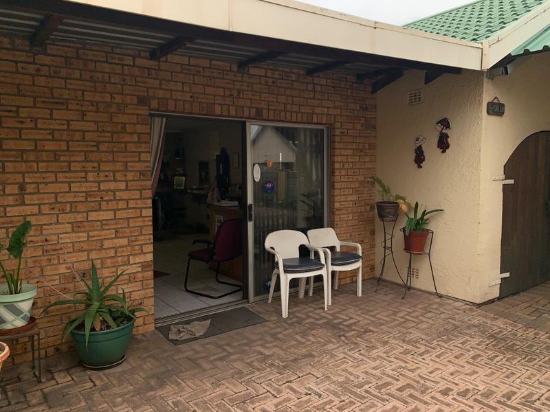 4 Bedroom Property for Sale in Flora Gardens Gauteng