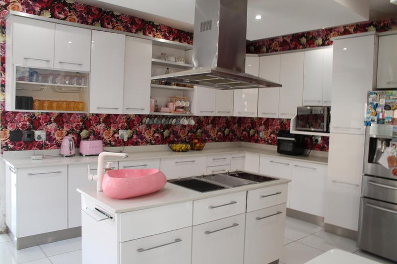8 Bedroom Property for Sale in South Kensington Gauteng
