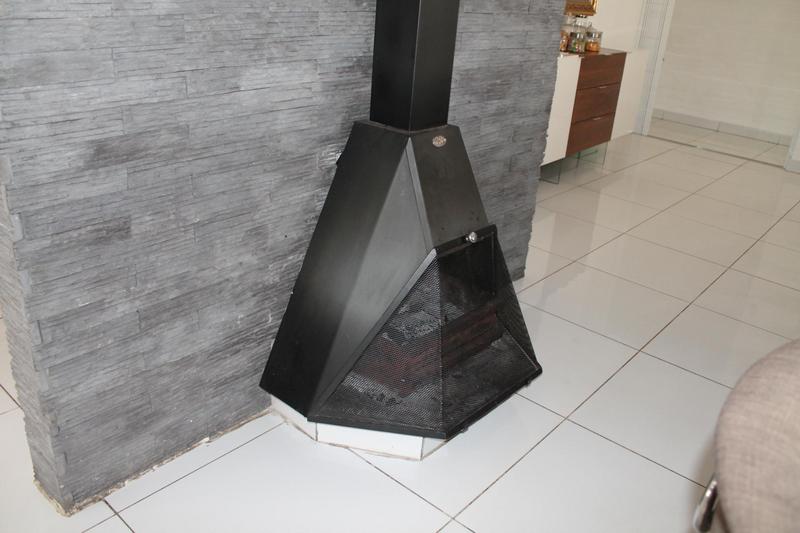 8 Bedroom Property for Sale in South Kensington Gauteng