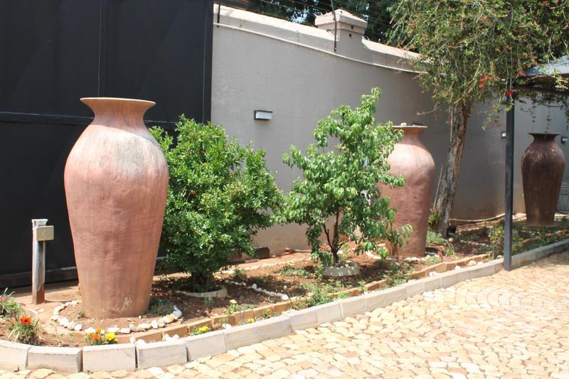 8 Bedroom Property for Sale in South Kensington Gauteng