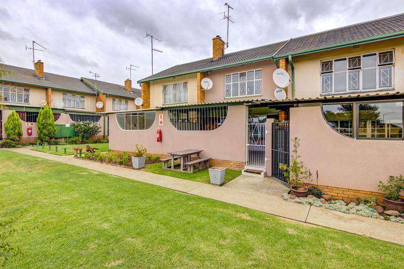 To Let 2 Bedroom Property for Rent in East Geduld Gauteng