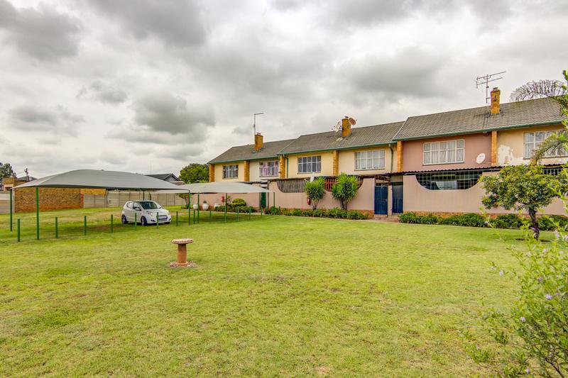 To Let 2 Bedroom Property for Rent in East Geduld Gauteng