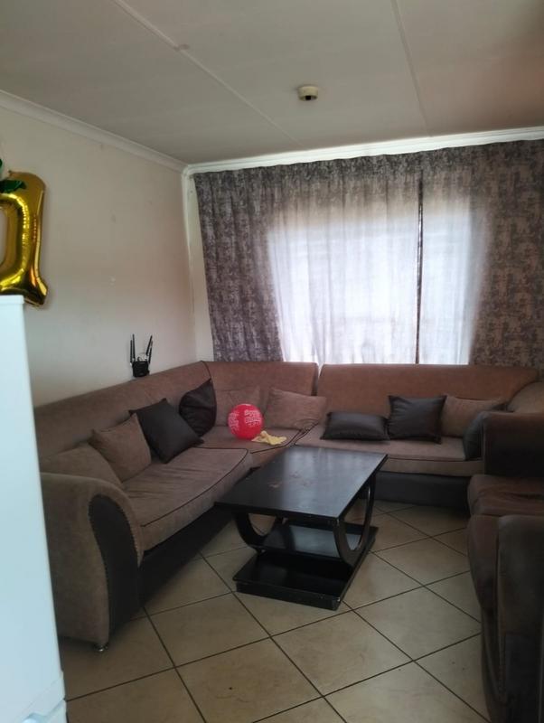 2 Bedroom Property for Sale in Clayville Gauteng