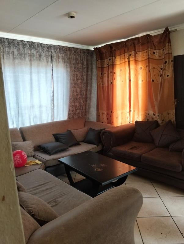 2 Bedroom Property for Sale in Clayville Gauteng