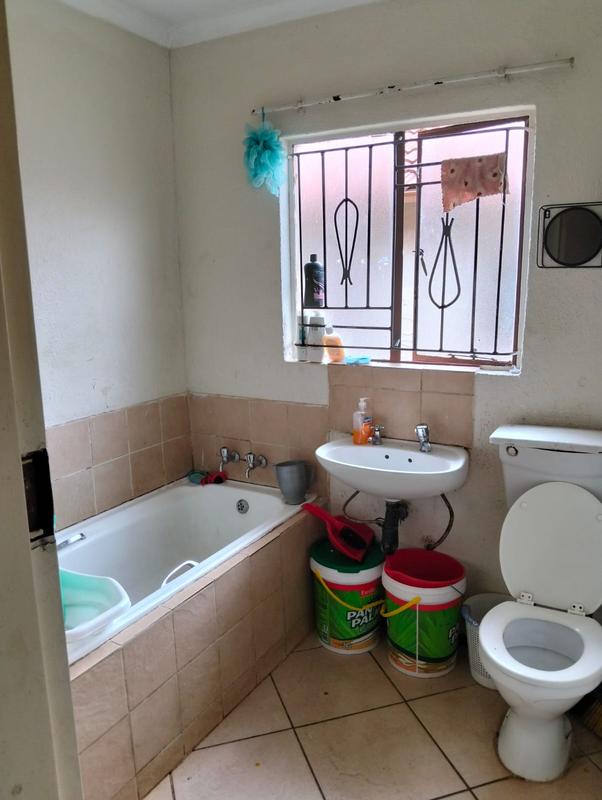 2 Bedroom Property for Sale in Clayville Gauteng
