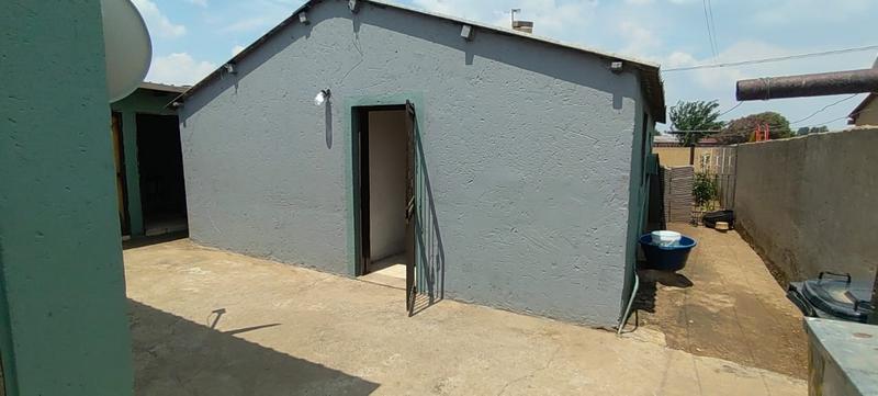 2 Bedroom Property for Sale in Mapetla Gauteng