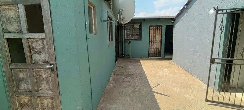 2 Bedroom Property for Sale in Mapetla Gauteng