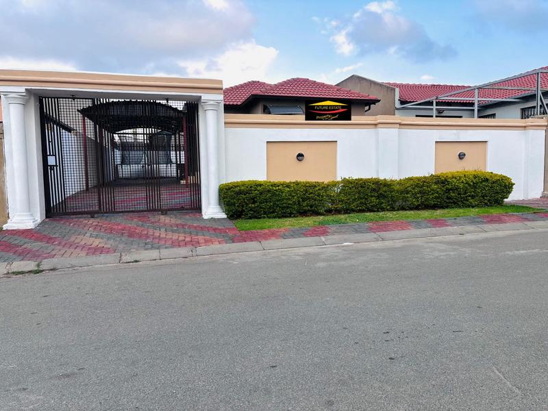 3 Bedroom Property for Sale in Fleurhof Gauteng