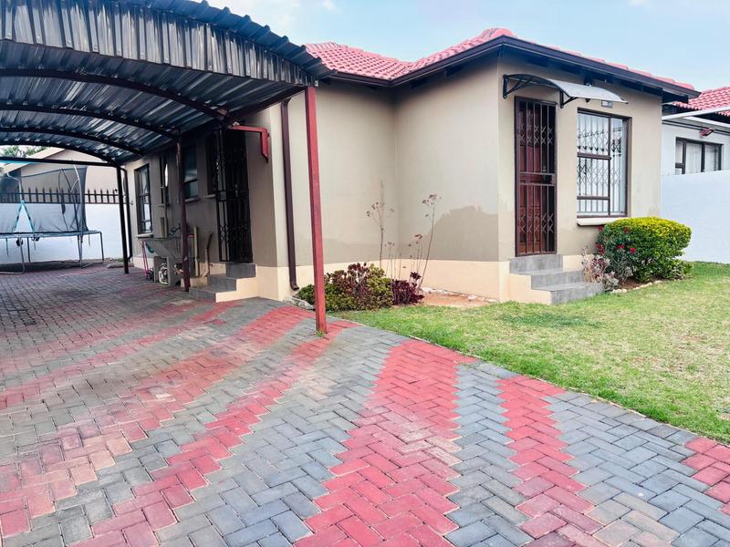 3 Bedroom Property for Sale in Fleurhof Gauteng