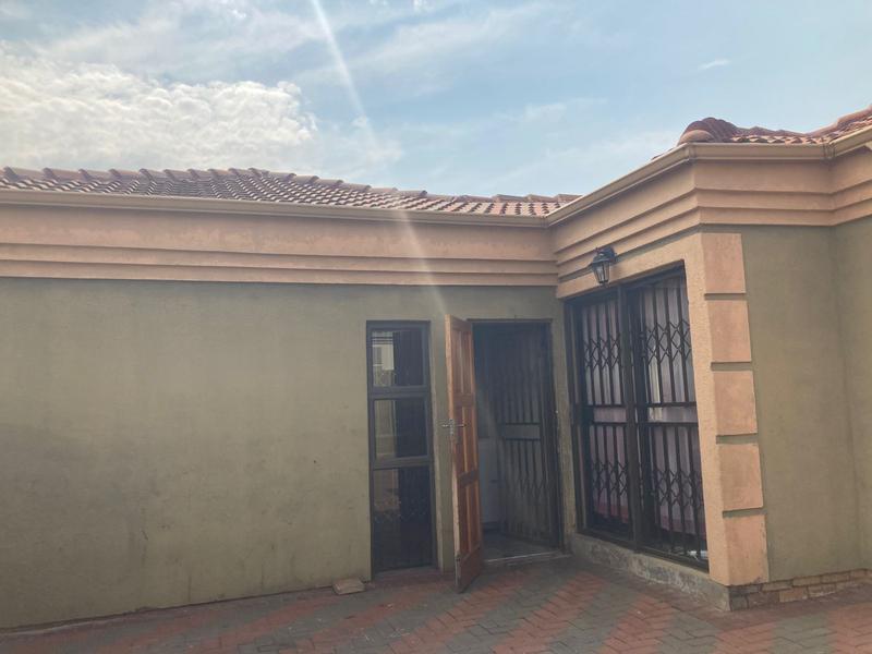 2 Bedroom Property for Sale in Dawn Park Gauteng