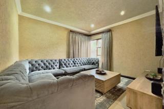 5 Bedroom Property for Sale in The Orchards Gauteng
