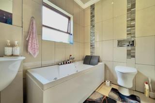 5 Bedroom Property for Sale in The Orchards Gauteng