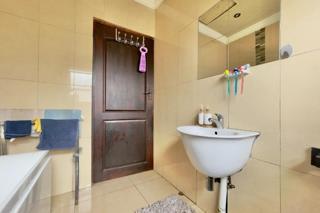 5 Bedroom Property for Sale in The Orchards Gauteng