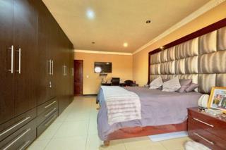 5 Bedroom Property for Sale in The Orchards Gauteng