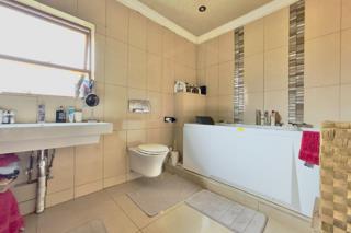 5 Bedroom Property for Sale in The Orchards Gauteng