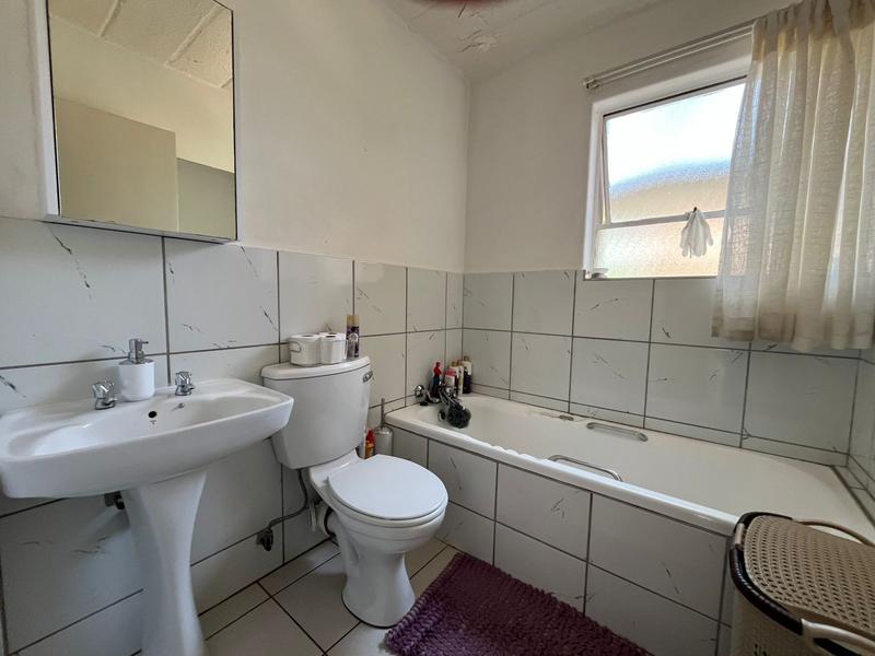 To Let 2 Bedroom Property for Rent in Glen Marais Gauteng
